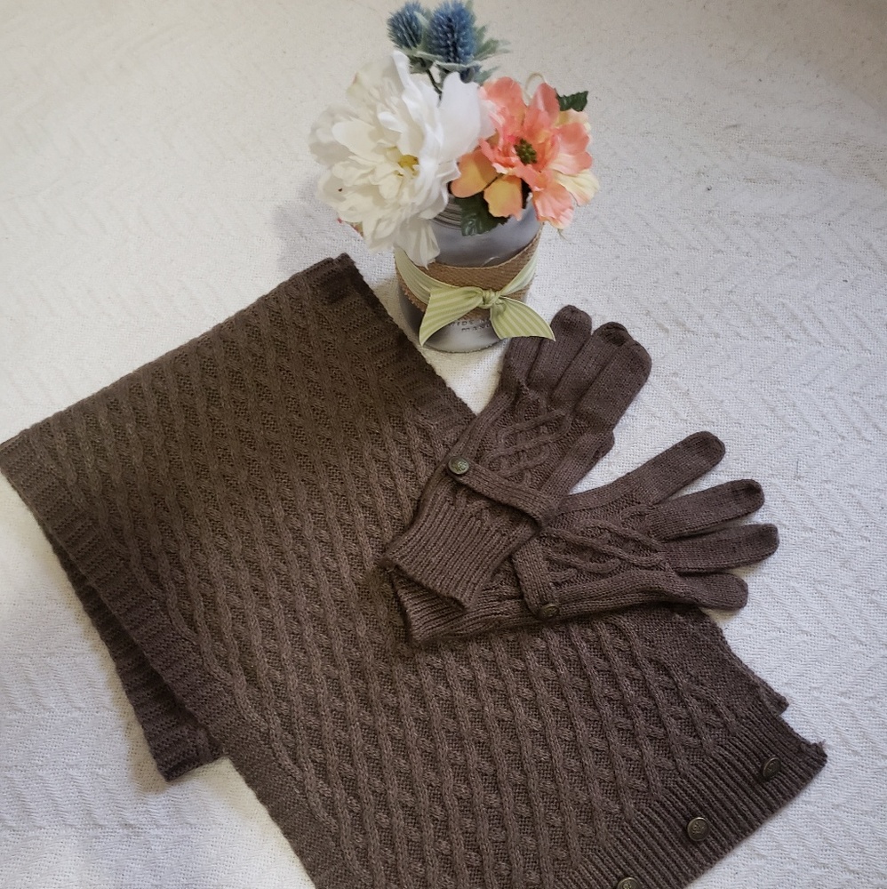 Thick Scarf and Matching Gloves